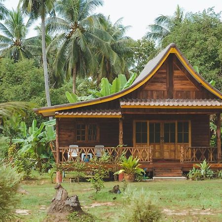Kohjum Freedom Resort Koh Jum Exterior foto